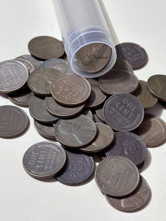 Dealers Roll of Lincoln Wheat Cents -50pcs: Winning bidder will receive one roll of Lincoln Wheat Cents Various dates and mint marks -