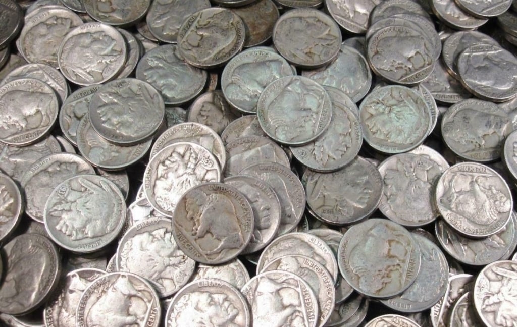 (100) Random Date and Grade buffalo Nickels: Winning bidder will receive 40 random date and grade buffalo nickels - Image shows type of coins winning bidder will receive -