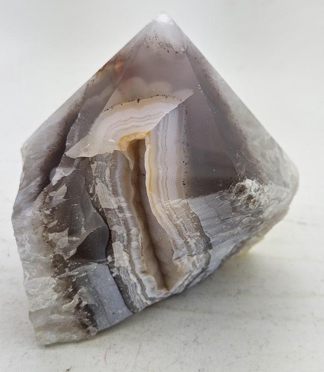 513.4 gram Brazilian Agate Point w/ Druzy Crevice: Item is the exact item in the image- Bidder is responsible for all value and grade dtermination - Please review all terms and conditions prior to placing any bids-