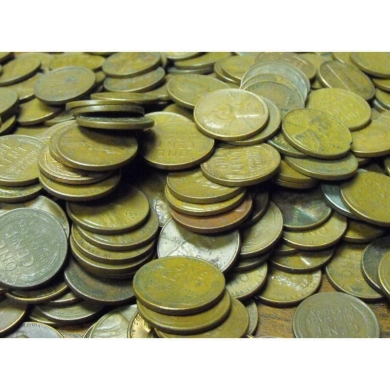 (325) Random Date Lincoln Wheat Cents: Item is as shown in the image - Bidder is responsible for all grade and value determination - Please review the entire terms and conditions prior to placing any bids. All terms apply to each