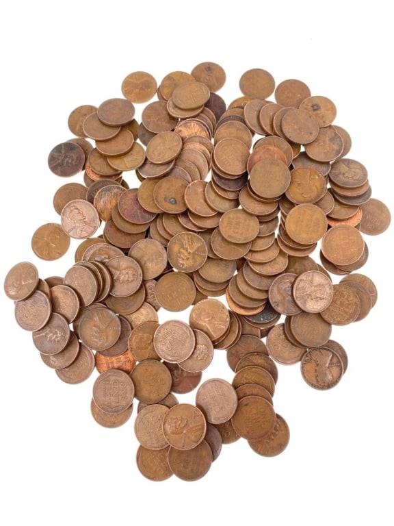 (200) Unsorted Lincoln Wheat Cents: Item is as shown in the image - Due to the fact that we have more than one of these items, winning bidder may not receive the exct item in the image- Winning bidder will receive exact date and grade