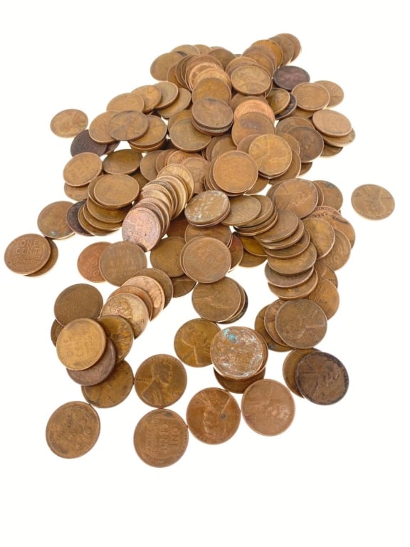105 Assorted Unsorted Lincoln Wheat Cents: Item is as shown in the image - Due to the fact that we have more than one of these items, winning bidder may not receive the exct item in the image- Winning bidder will receive exact date and grade