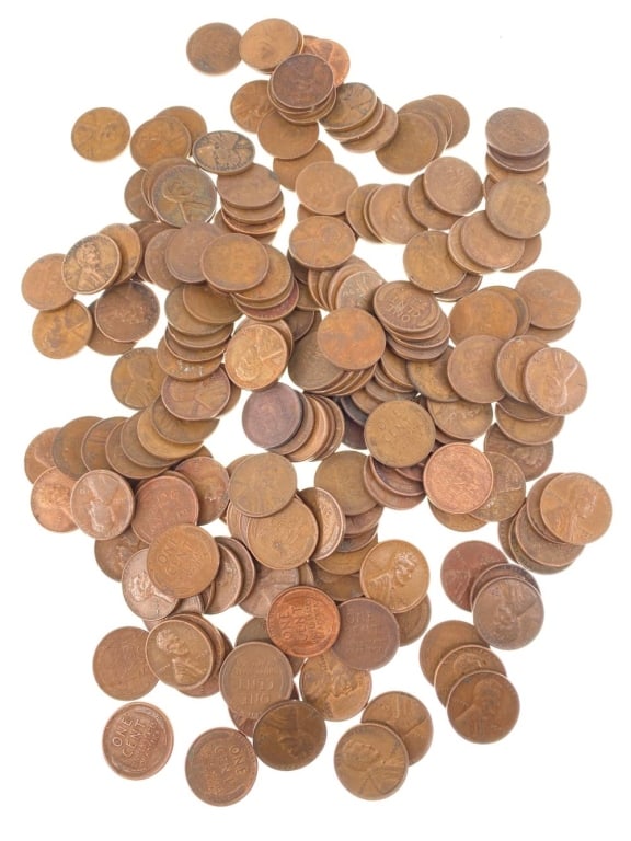 100 Unsorted Lincoln Wheat Cents: Item is as shown in the image - Due to the fact that we have more than one of these items, winning bidder may not receive the exct item in the image- Winning bidder will receive exact date and grade