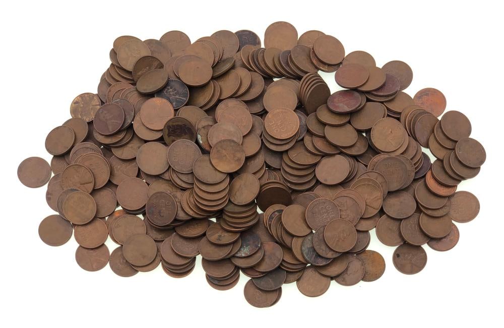 (250) Unsorted Lincoln Wheat Cents -: Item is as shown in the image - Due to the fact that we have more than one of these items, winning bidder may not receive the exct item in the image- Winning bidder will receive exact date and grade