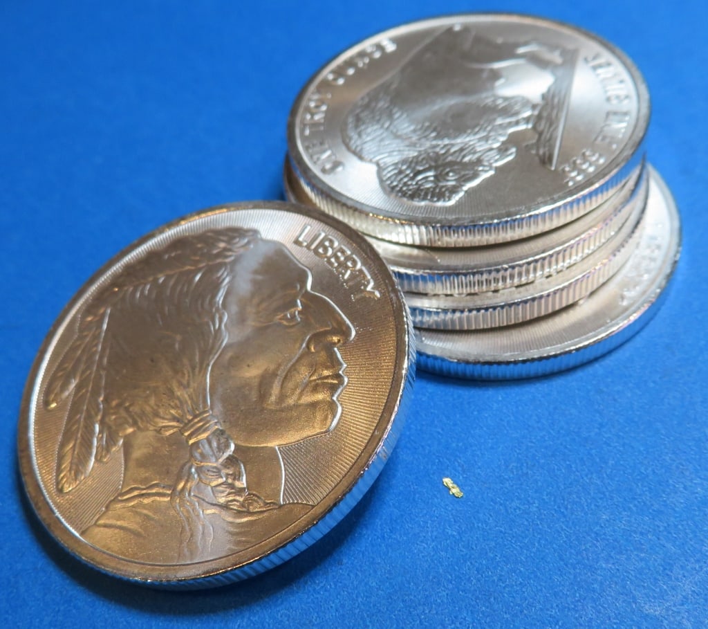 (5) 1 oz Silver Random Design Rounds: Items are as shown in image and described in title- Random date and large bulk lots may be stock images, since we have more than one of the items in the lot.