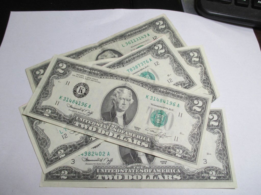 (5) 1976 $2 Green Seal Federal Reserve Note (1 of 2)