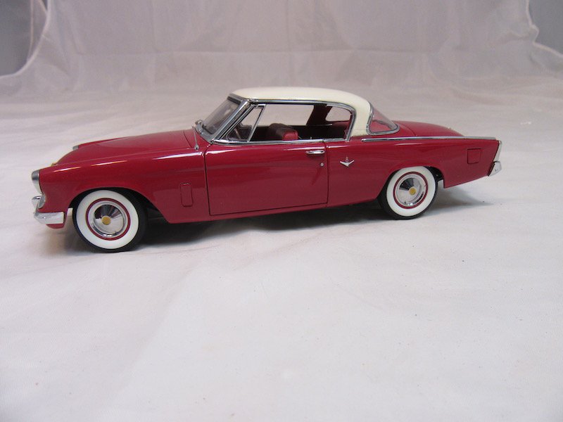 Franklin Mint 1/43 Scale 26623P - 1953 Studebaker Commander - Rust Red