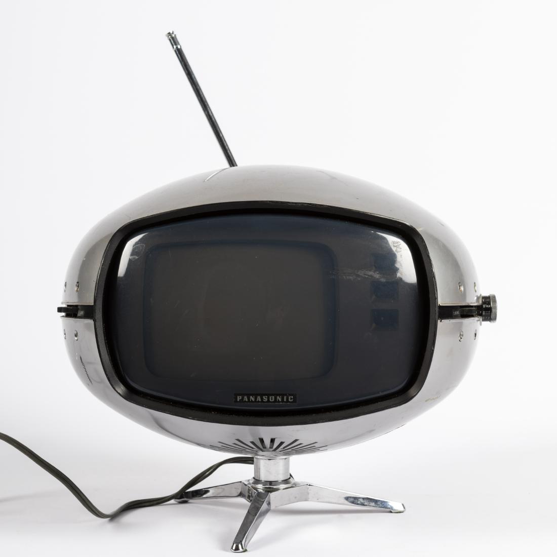 Panasonic TR-005 Retro Television (1 of 5)