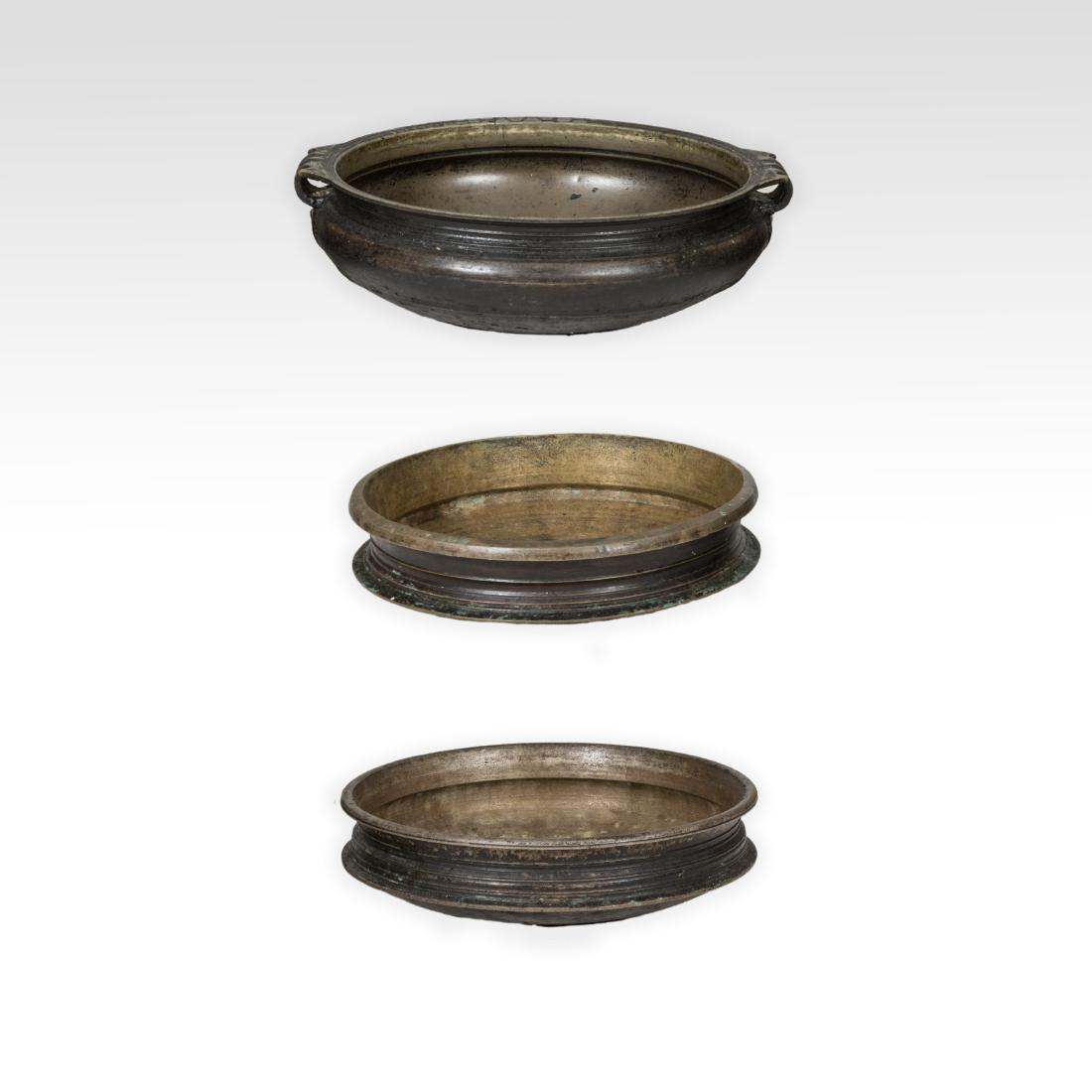 Three Large Chinese Bronze Vessels (1 of 5)