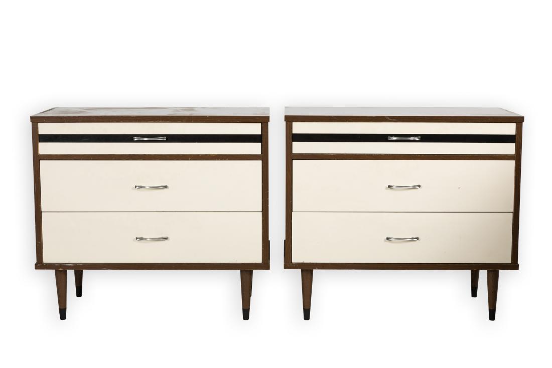 Pair Stylemaker Bachelors Chests (1 of 4)