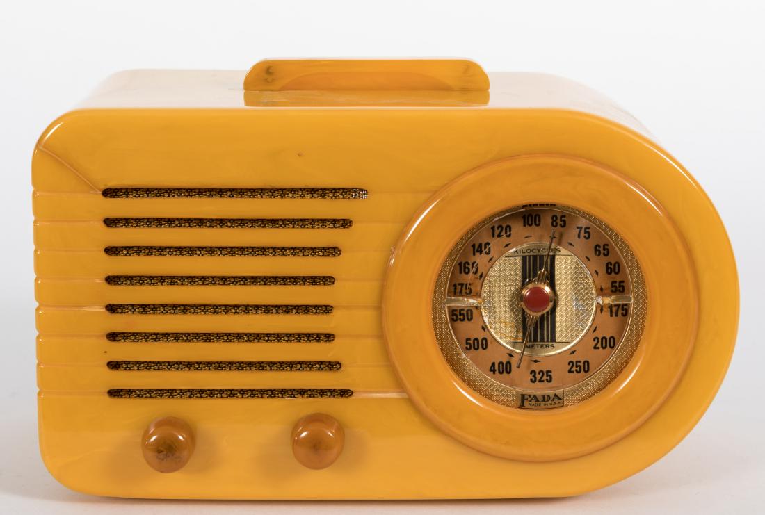 Fada Bakelite "Butterscotch" Bullet Radio (1 of 4)
