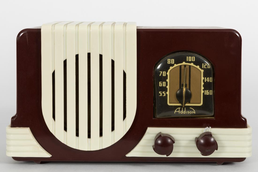 Addison Bakelite Tube Radio (1 of 3)
