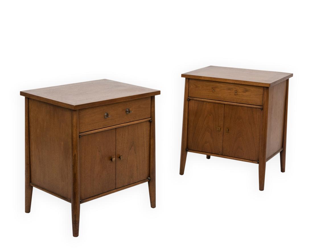 Pair Henredon Nightstands (1 of 3)