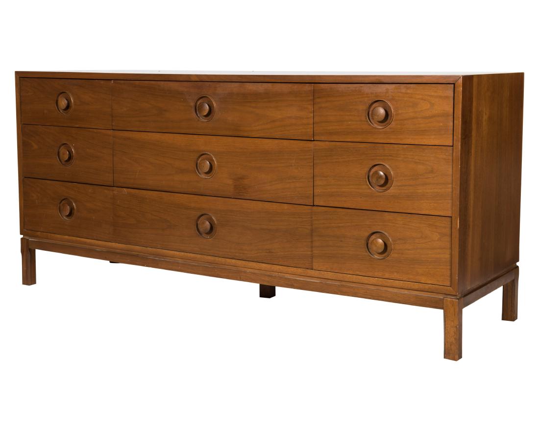 Kroehler Walnut Triple Dresser Sep 21 2017 Regency Auction