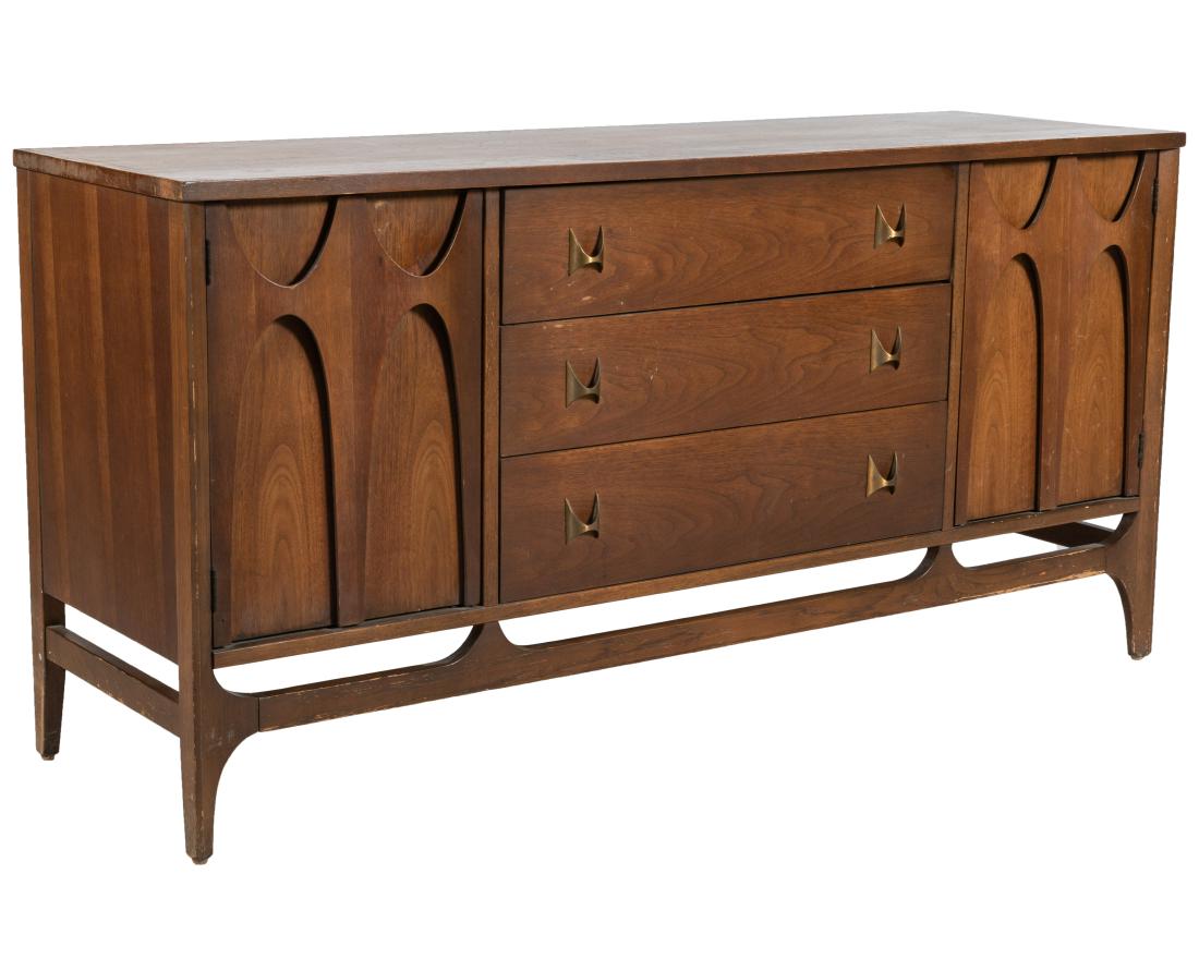 Broyhill Brasilia Credenza Aug 24 2018 Regency Auction