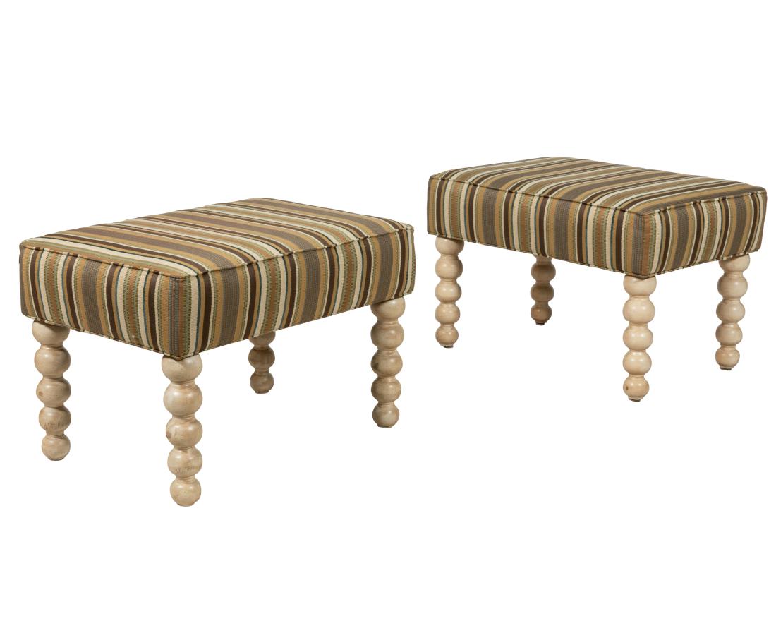Thomasville - Ottomans: Description - Pair of Thomasville ottomans. Dimensions - 18" x 19" x 28"