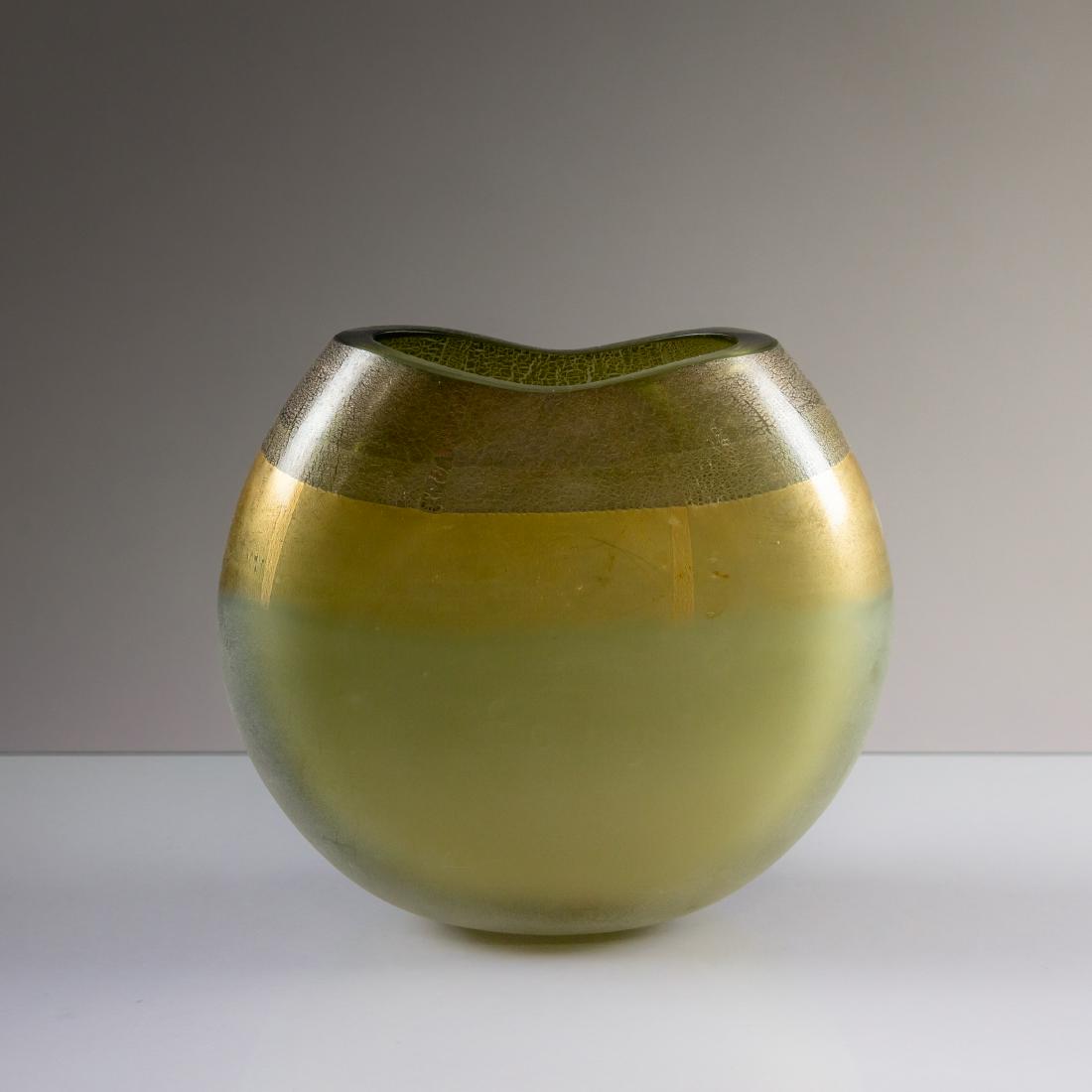 Alfredo Barbini - Murano Art Glass Vase: Description - Alfredo Barbini artglass vase. With original label and signed on bottom Barbini Murano. Dimensions - 7.5" x 8" x 4"