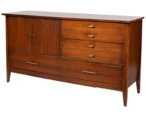 Harmony House Walnut Credenza Jan 24 2019 Regency Auction