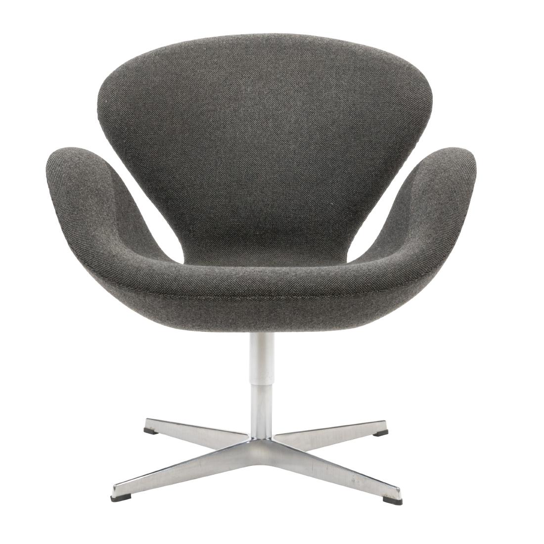 Arne Jacobsen - Fritz Hansen - Swan Chair (1 of 3)