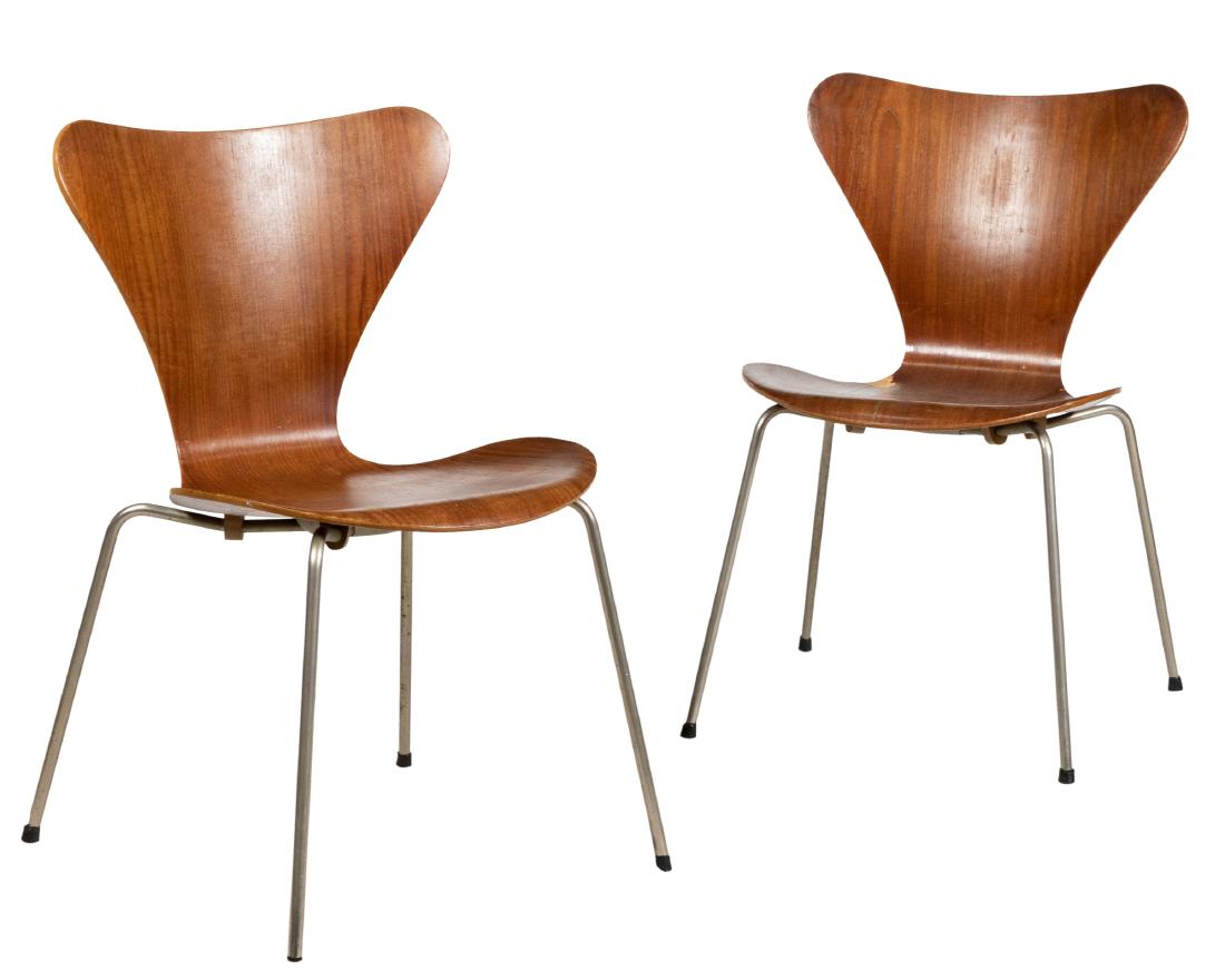 Arne Jacobsen - Fritz Hansen - Chairs: Description - Pair of chairs, Arne Jacobsen for Fritz Hansen. Dimensions - 30" x 19" x 21"