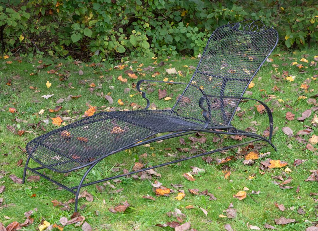 Russell Woodard - Chaise Lounge: Description - Russell Woodard chaise lounge. Dimensions - 33" x 24" x 62"