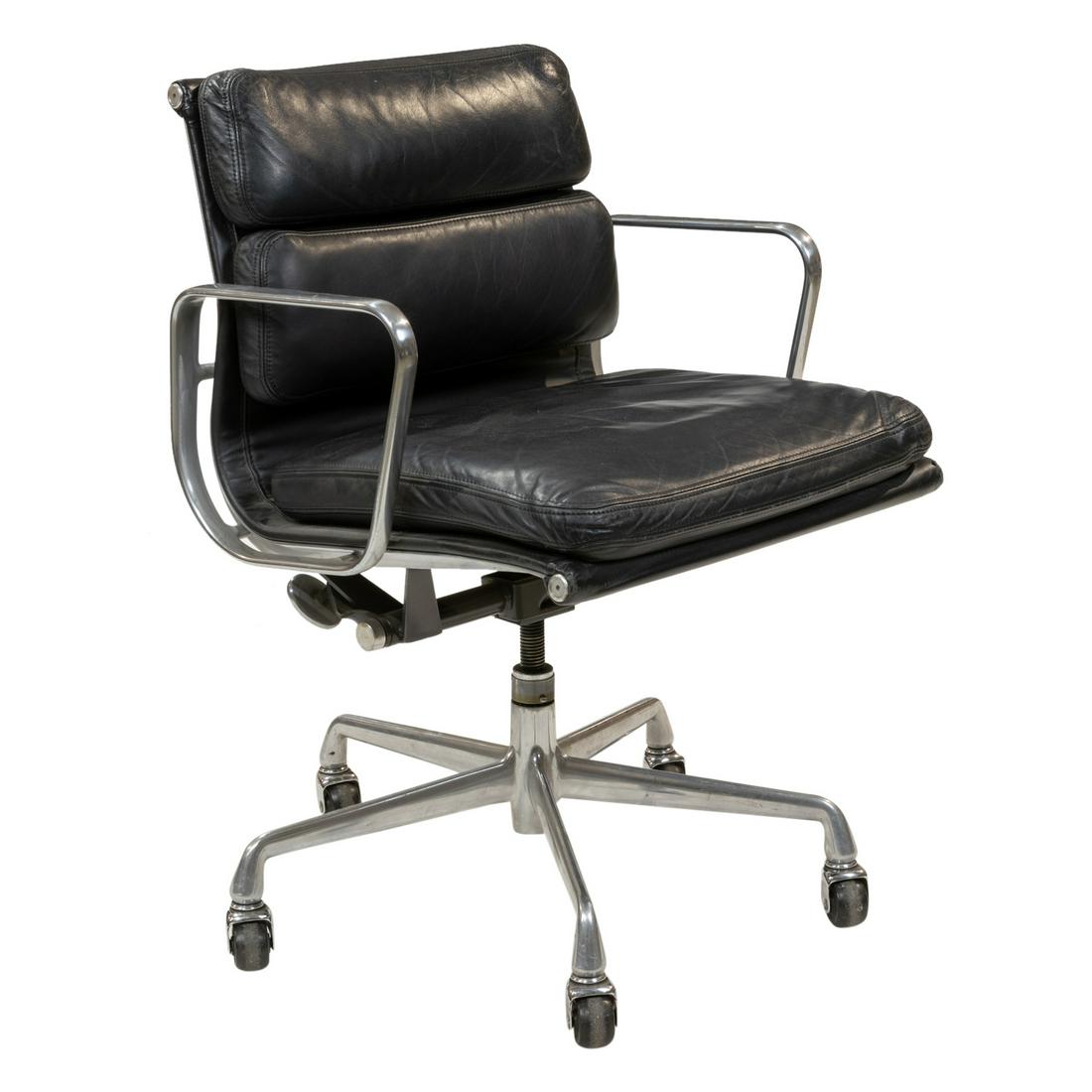 Charles and Ray Eames - Soft Pad Chair (1 of 3)