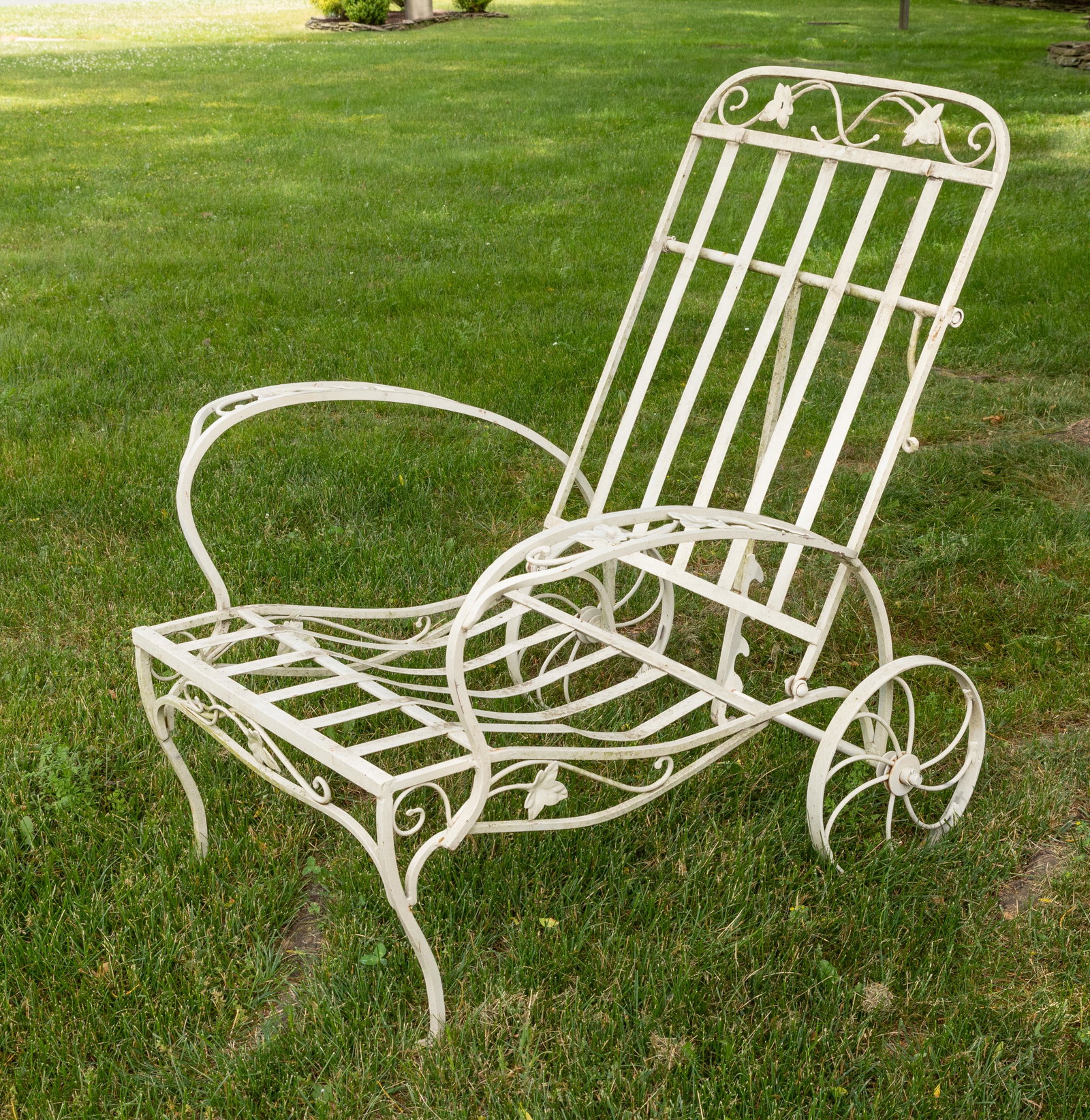 Salterini - Iron Lounge Chair: Description - An iron Salterini lounge chair.
