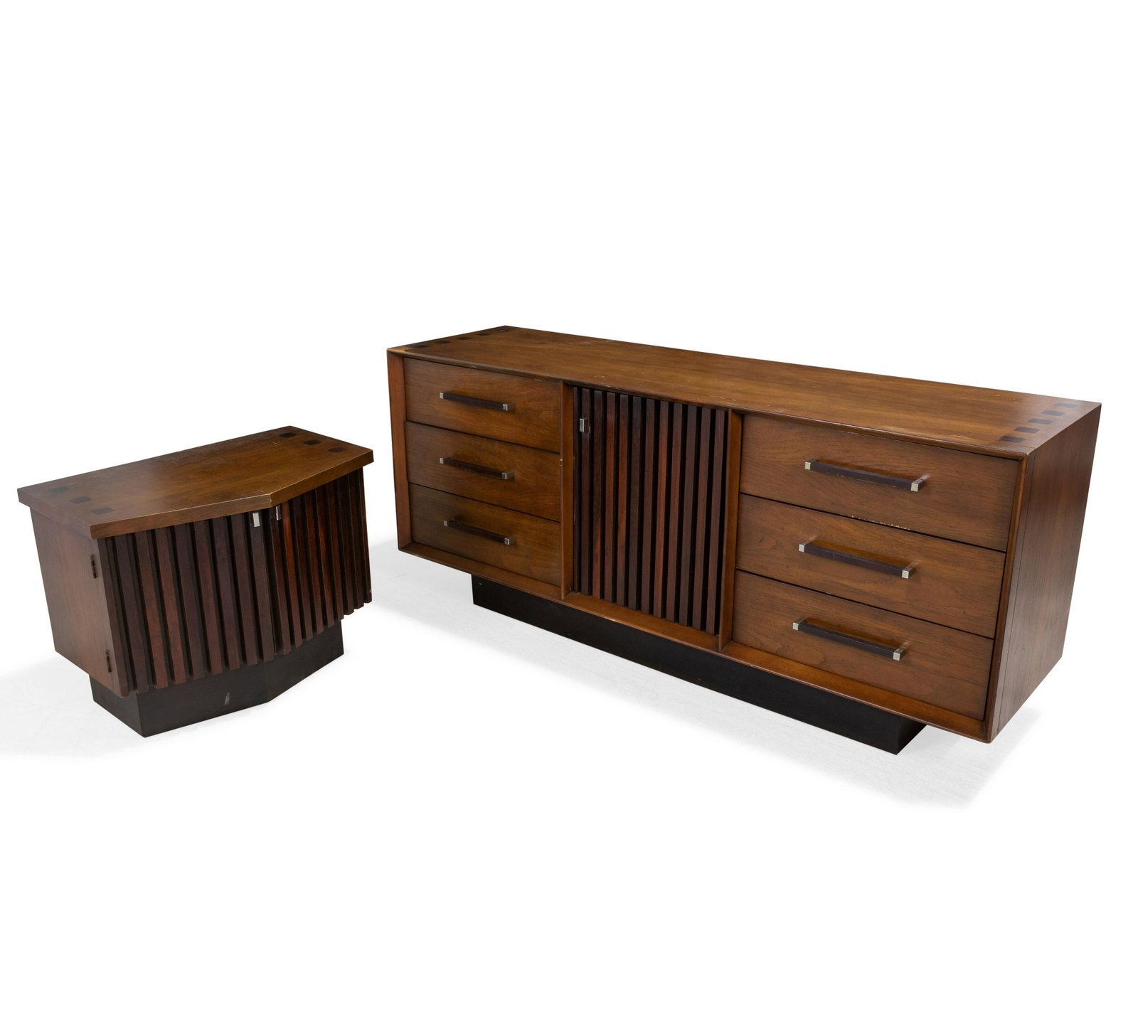 Lane - Dresser and Nightstand: Description -Lane dresser and nightstand. Dimensions - 29" x 66" x 19"