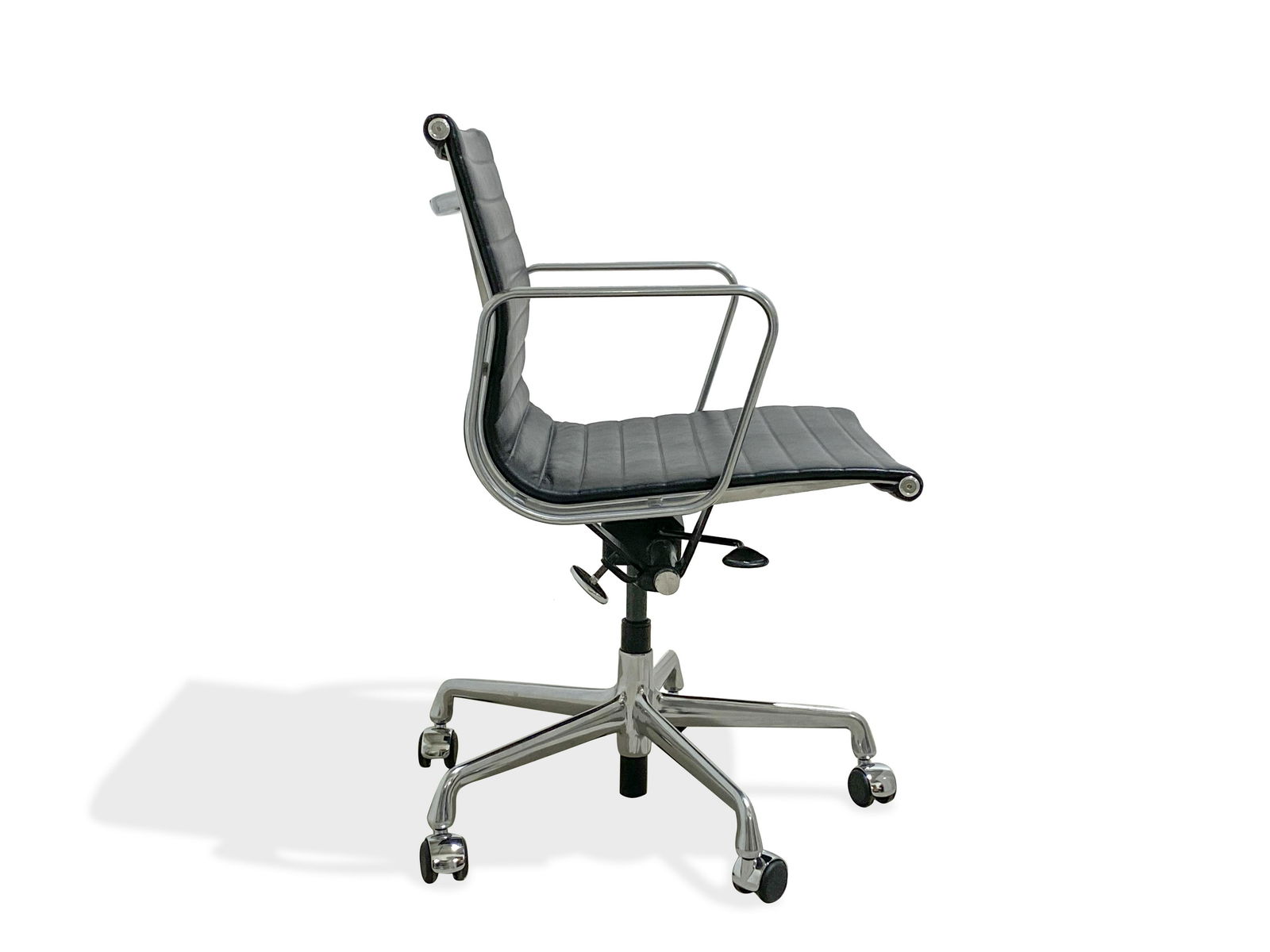 Herman Miller - Eames - Management Chair (1 of 4)