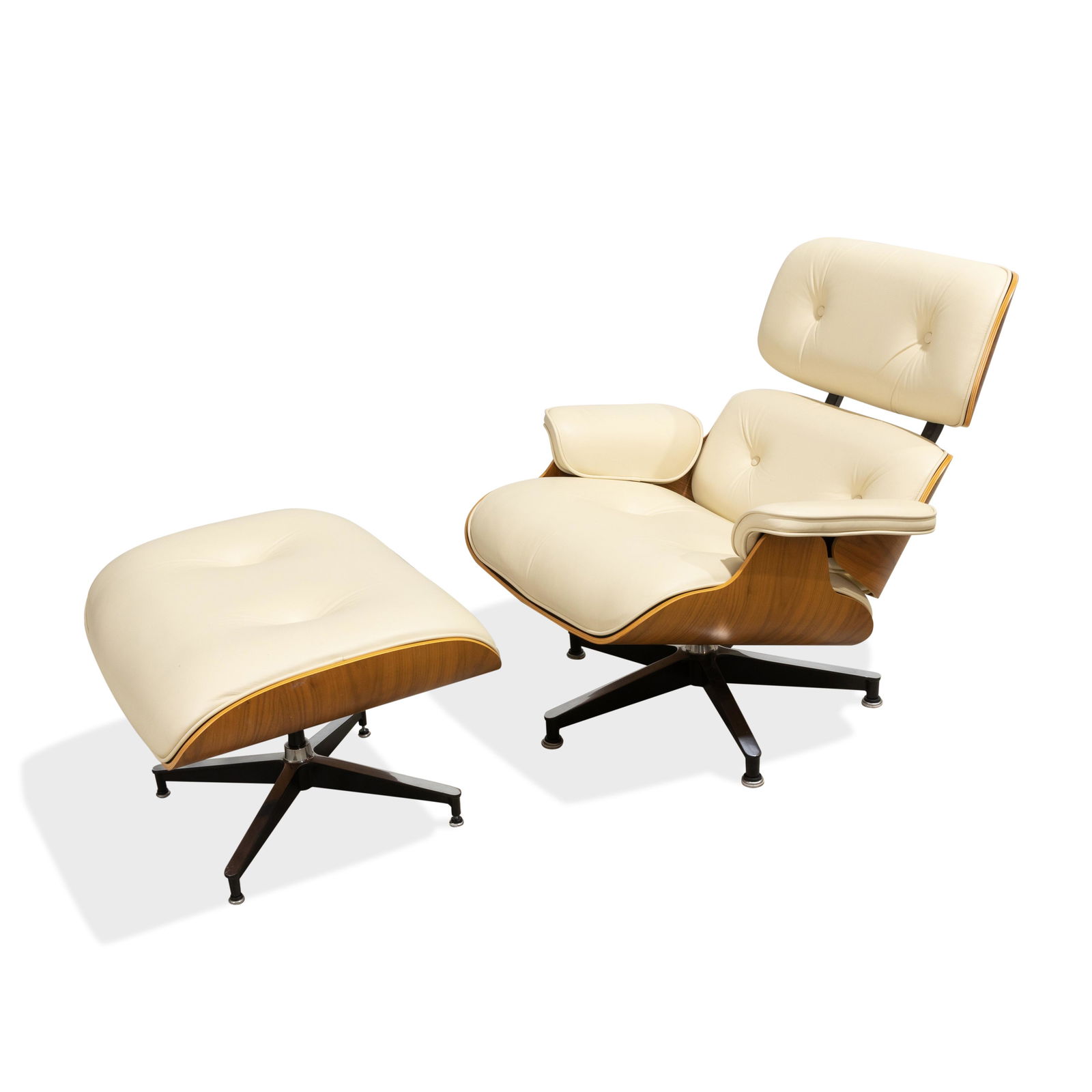 Eames - Chair and Ottoman (670 & 671) (1 of 5)