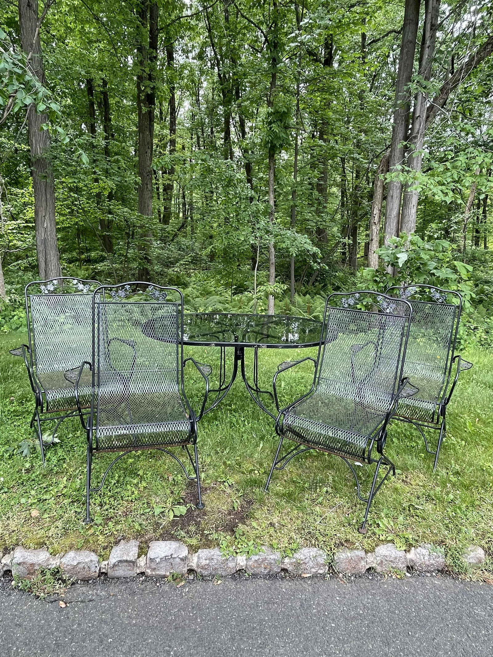 Woodard - Table and 4 Chairs (1 of 2)