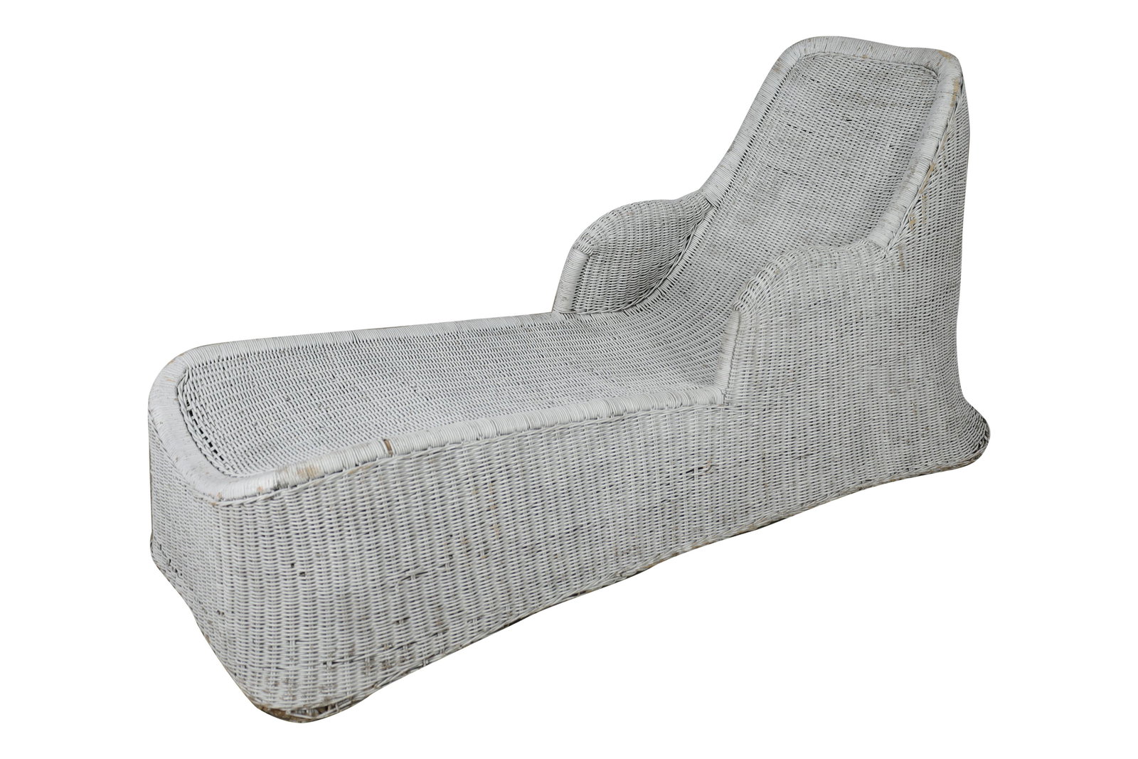 Wicker Chaise Lounge: Wicker chaise lounge. Dimensions - 32" x 21" x 62"