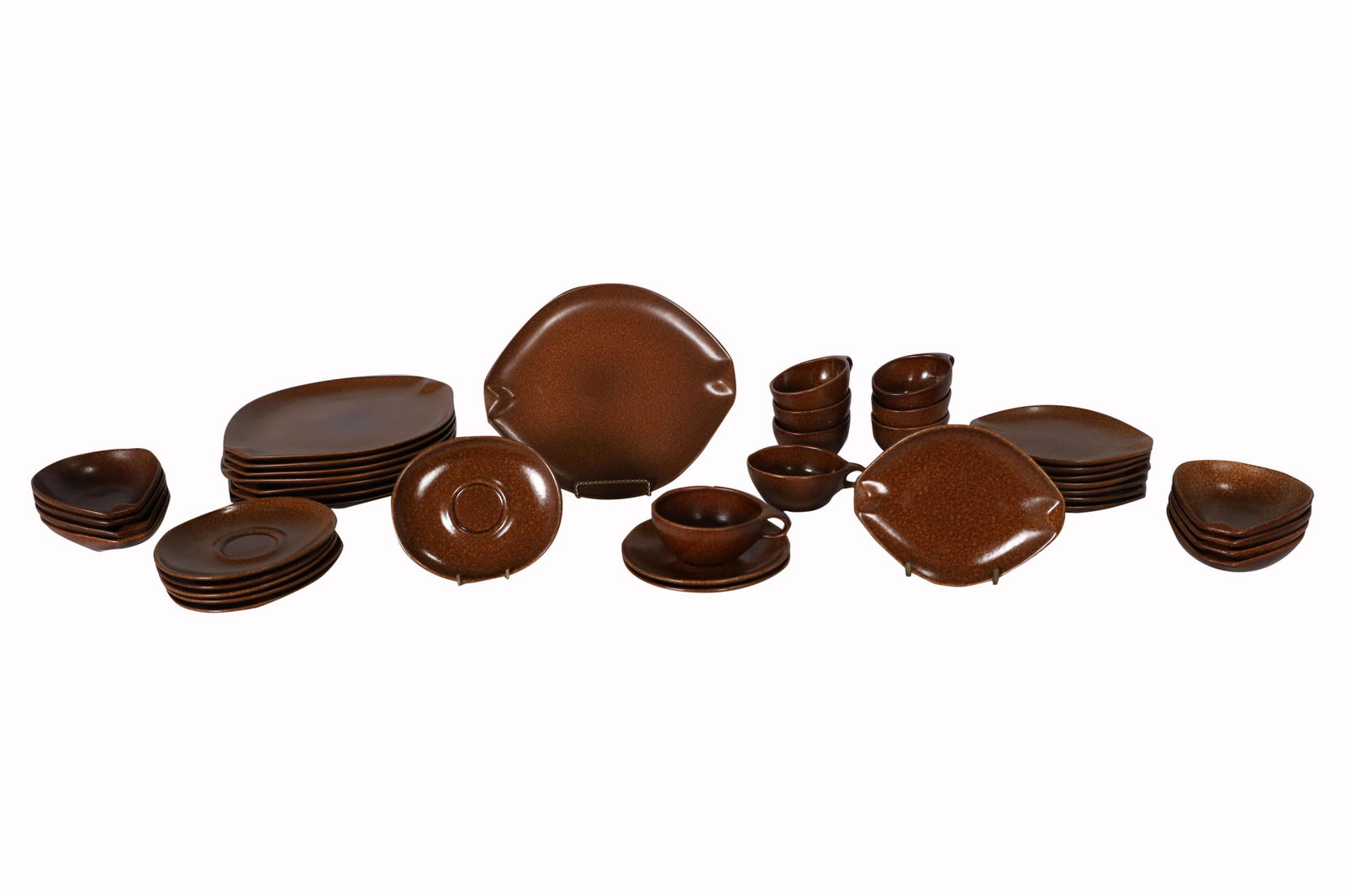 Roseville Pottery Raymor Dinner Service for 8 (1 of 4)