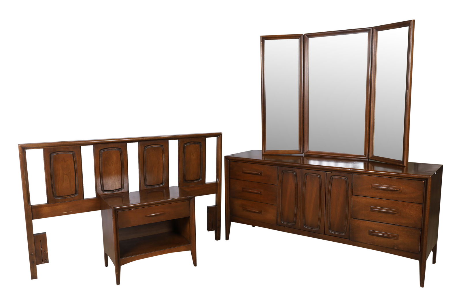 Broyhill - Premier Walnut 4 Piece Bedroom Set (1 of 9)