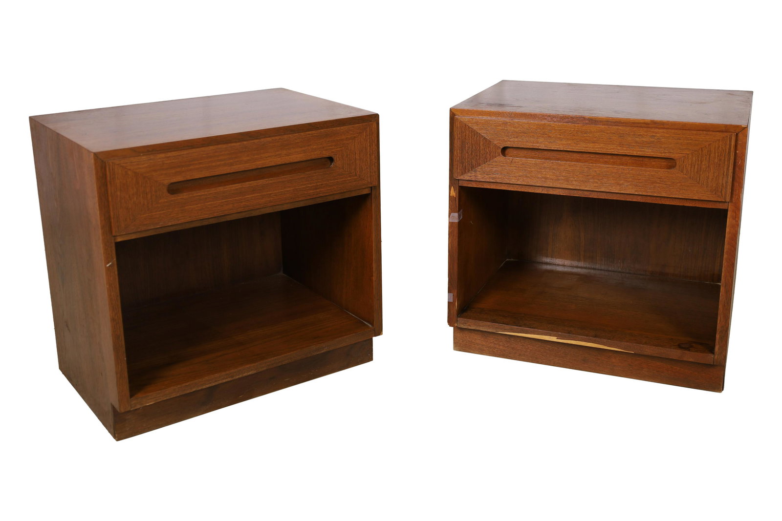 American of Martinsville - End Stands - Pair (1 of 6)