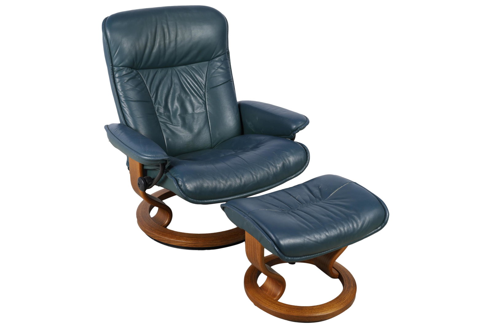 Ekornes Stressless - Chair and Ottoman: Ekornes Stressless - Chair and Ottoman. Dimensions 39x35x30