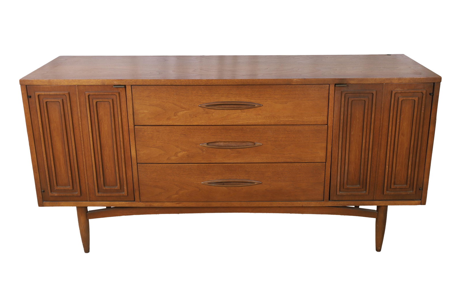 Broyill Sculptura Walnut Credenza: Broyill Sculptura Walnut Credenza. Dimensions 29x68x17
