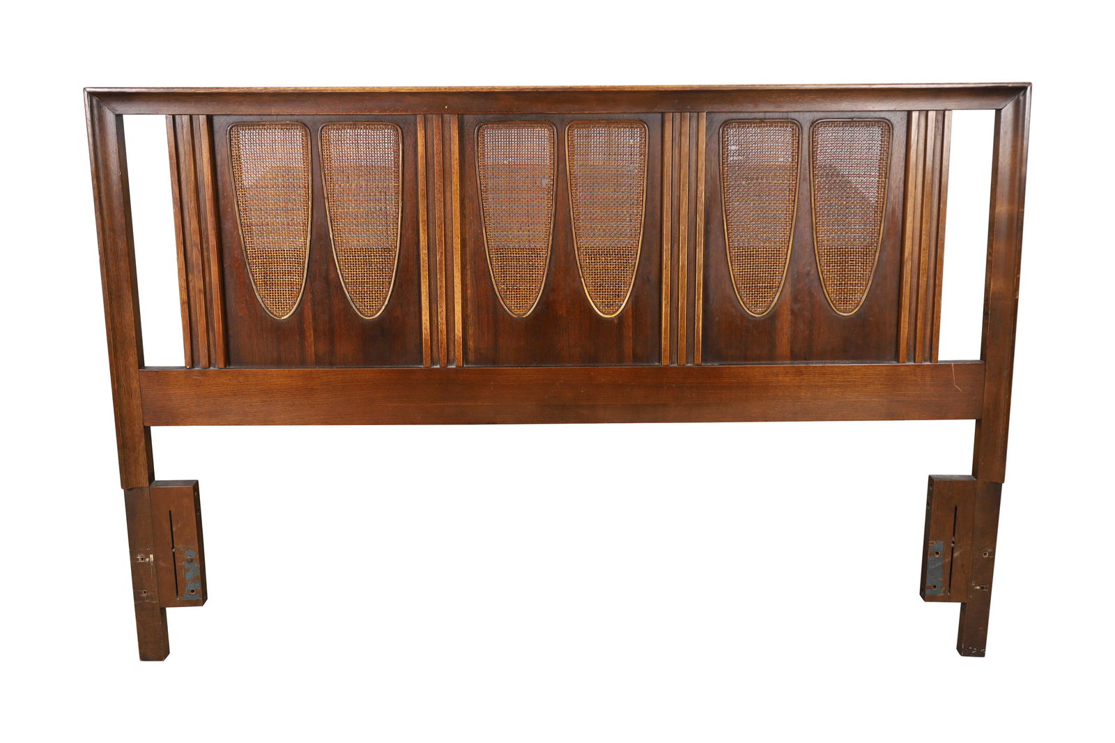 Broyhill Brasilia Full Headboard: Broyhill Brasilia headboard. Dimensions 40.5x60