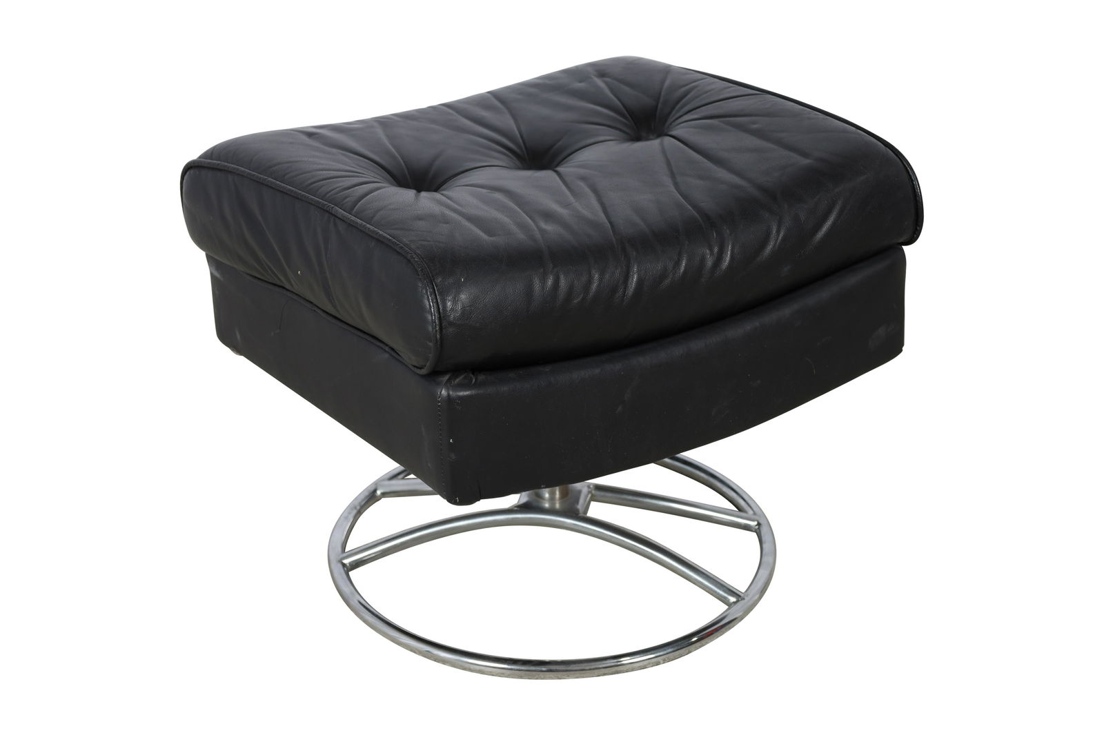 Selig - Ottoman: Selig - Ottoman. Dimensions 18x21x19