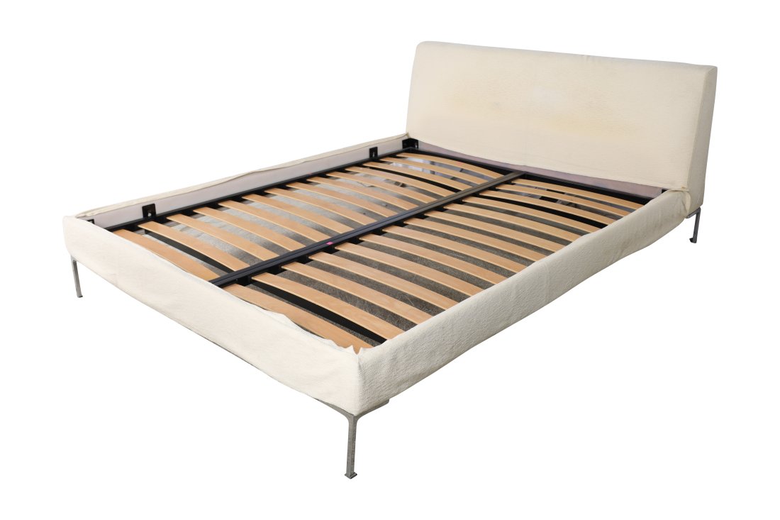 Antonio Citterio - Queen Bed (1 of 5)