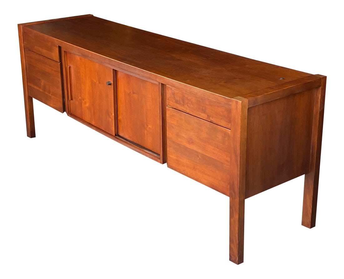 Gunlocke Walnut Credenza: A Gunlocke walnut credenza Dimensions:29.5x74.5x29