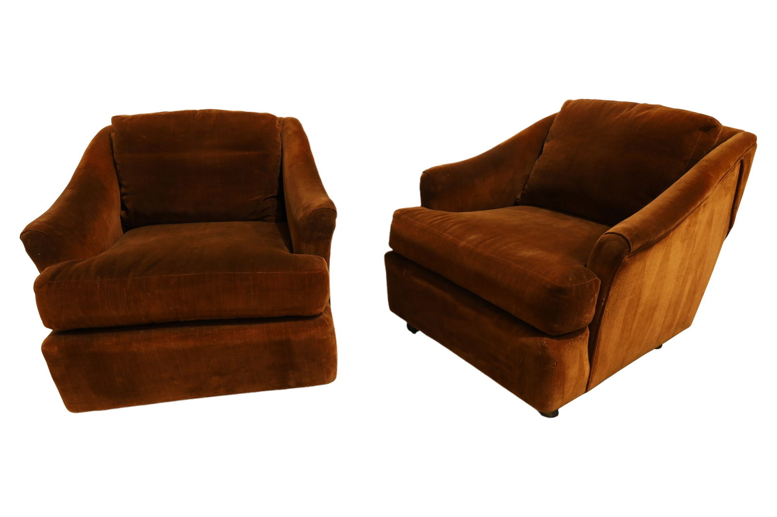 Selig Lounge Chairs - Pair: A pair of Selig lounge chairs on casters Dimensions:25x30x29