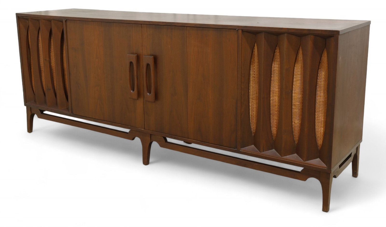 Mid Century Modern Walnut Credenza: Mid century modern walnut credenza Dimensions:33x84x20