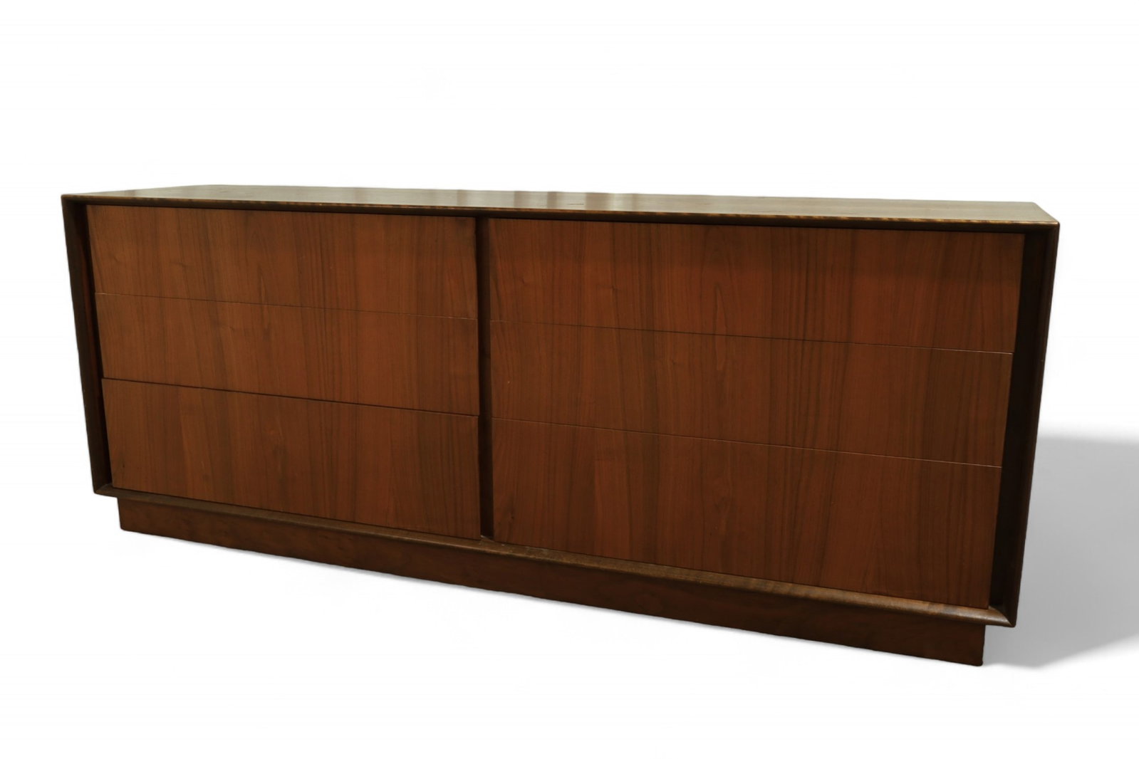 Danish walnut Dresser: A 6 drawer Danish walnut dresser Dimensions:30x76x19