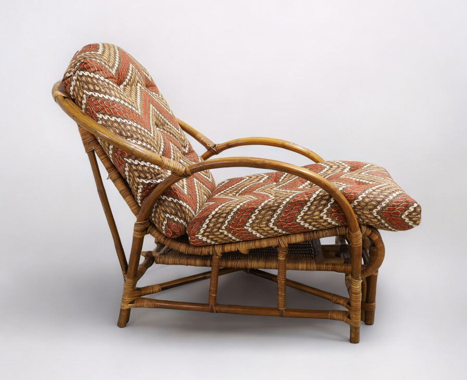 Wicker Chaise Lounge Chair (1 of 10)