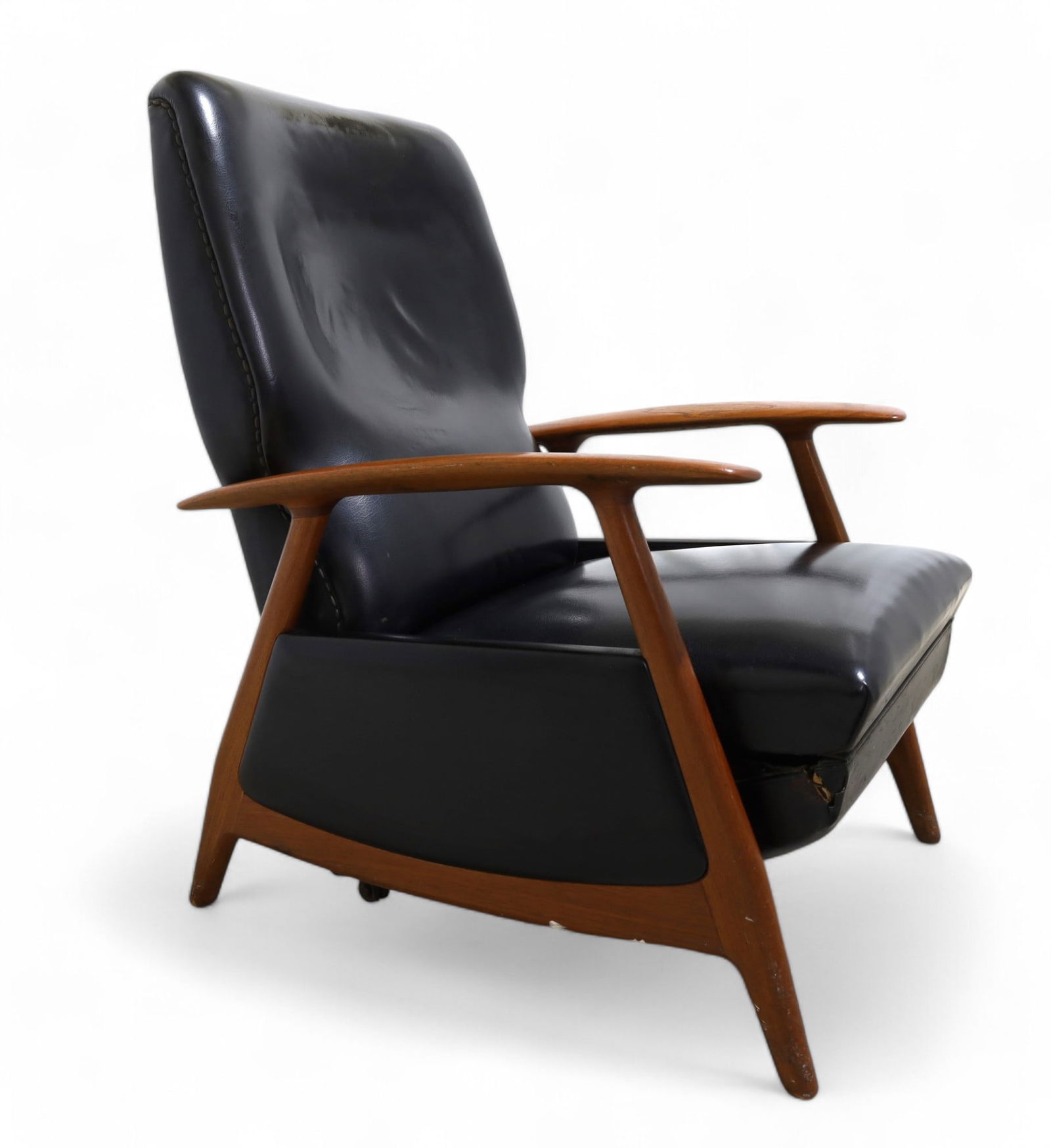Norwegian Mid Century Reclining Lounge Chair: A Norwegian mid century modern reclining black vinyl lounge chair Dimensions:39x27x32