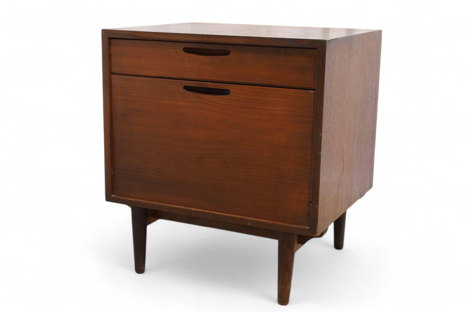 Kofed Larsen - End Stand: A Kofed Larsen for Selig Danish teak end stand Dimensions:24x22x18