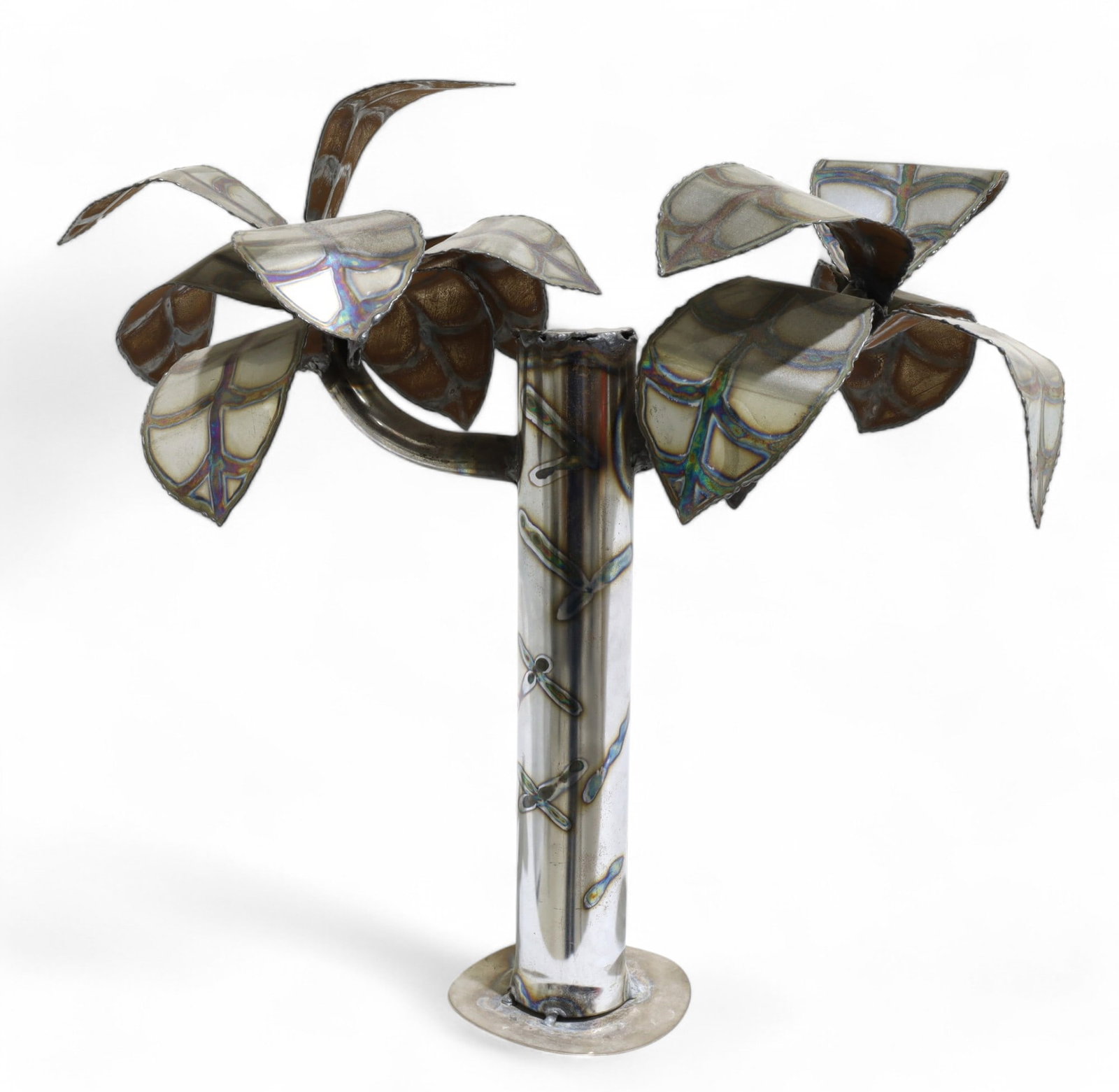Mid Century Brutalist Iron Flower: A mid century brutalist iron flower Dimensions:18x18