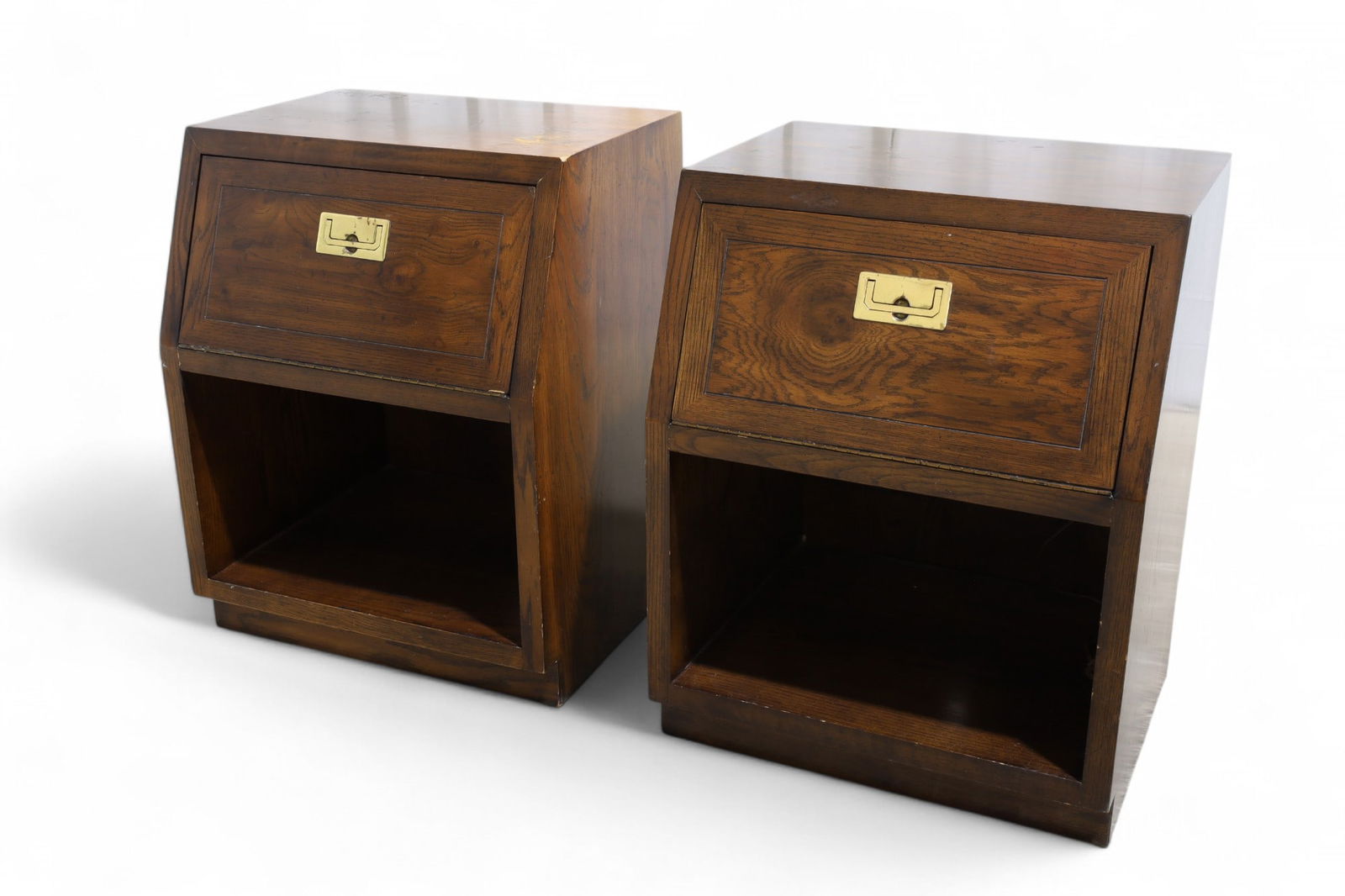 Henredon Slant Front End Stands - Pair (1 of 10)