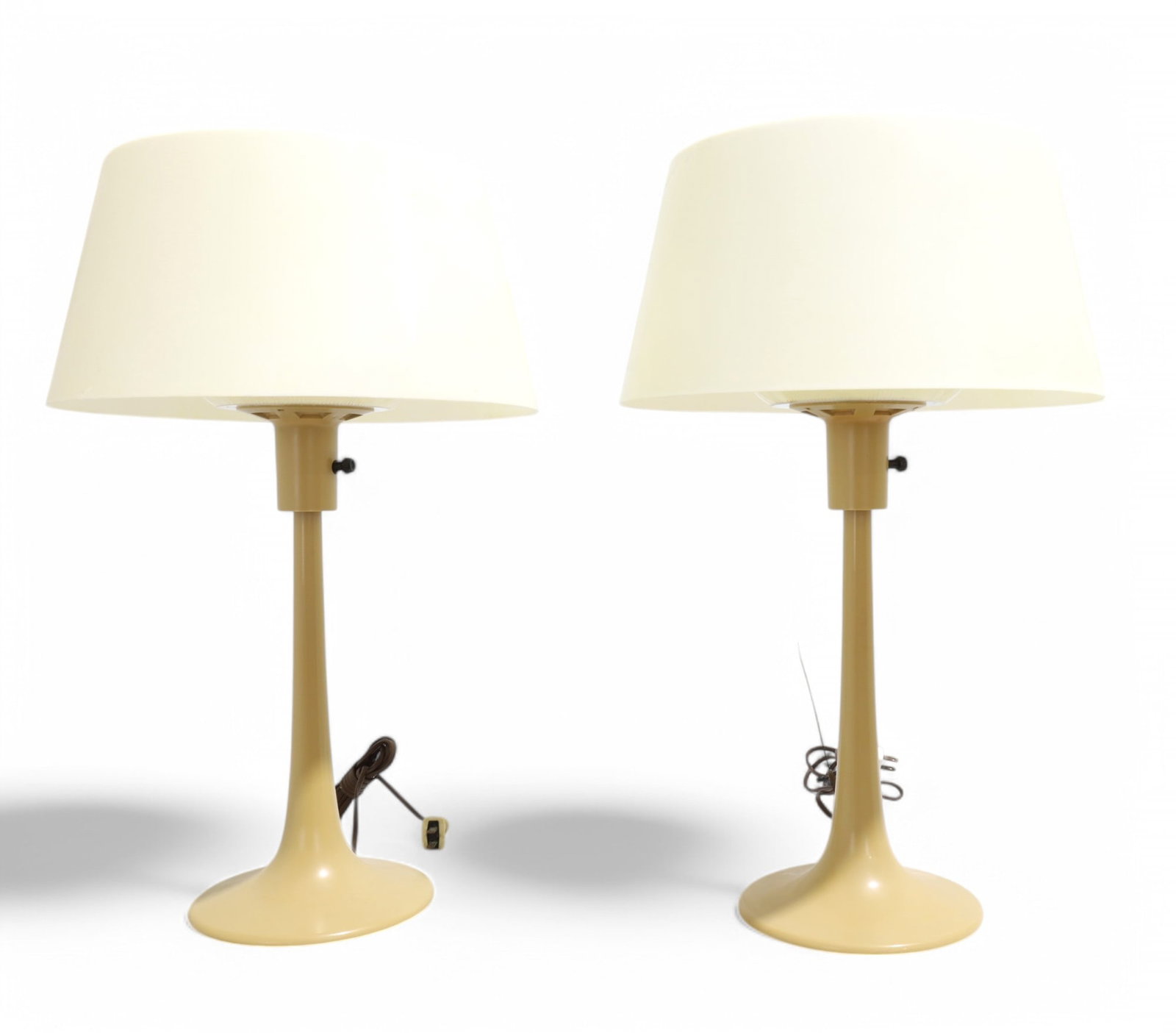 Plastic MCM Tulip Lamps - Pair (1 of 13)
